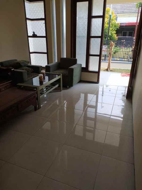 dijual rumah di jalan sulfat