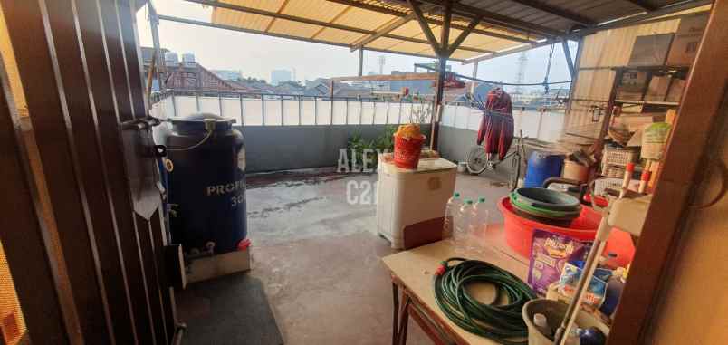 dijual rumah di jl rawa kepa tomang jakarta barat