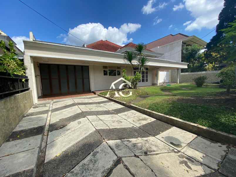 dijual rumah di jl sutomo malang