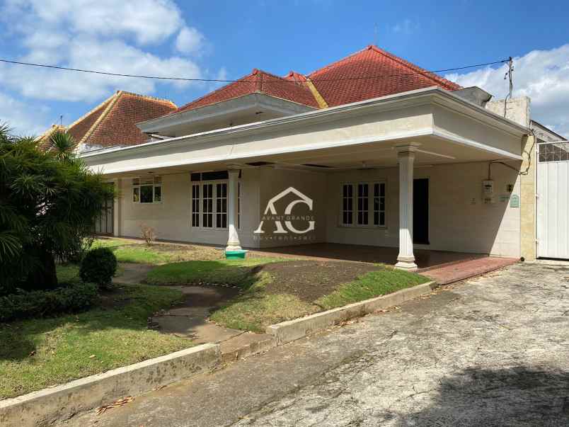 dijual rumah di jl sutomo malang