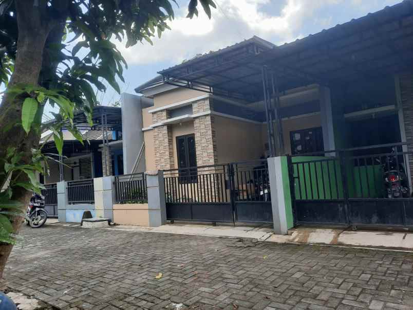 dijual rumah di jl syuhada pedurungan semarang