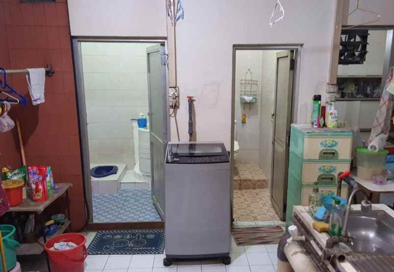 dijual rumah di kramat jaya baru jkt pus jalan 2 mobil