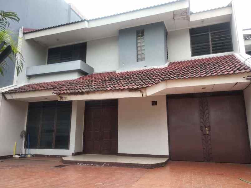 dijual rumah di taman kedoya baru jakarta barat