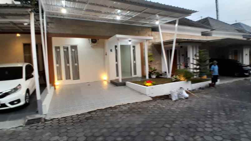 dijual rumah di the eagle hills mangunharjo semarang