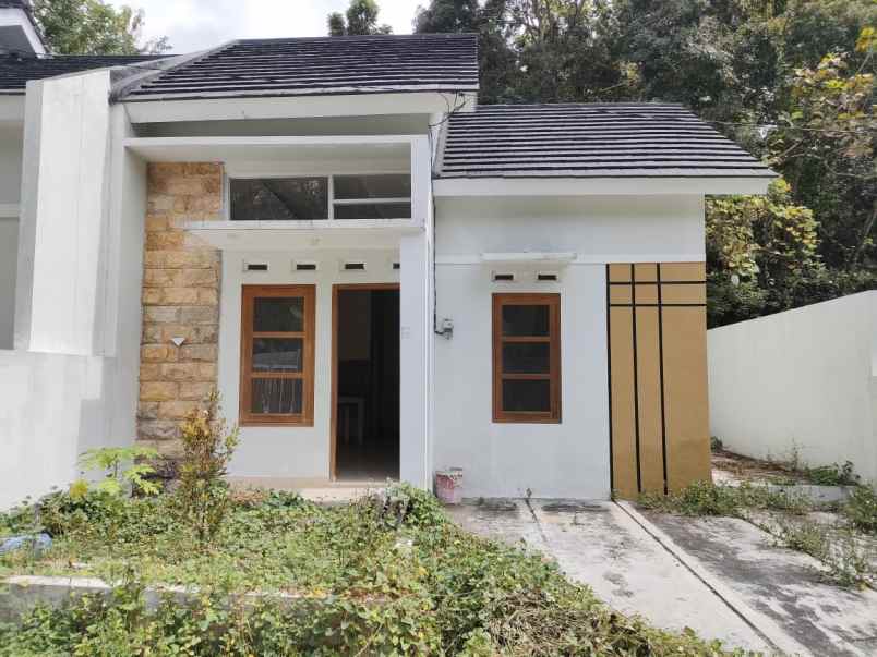 dijual rumah donotirto