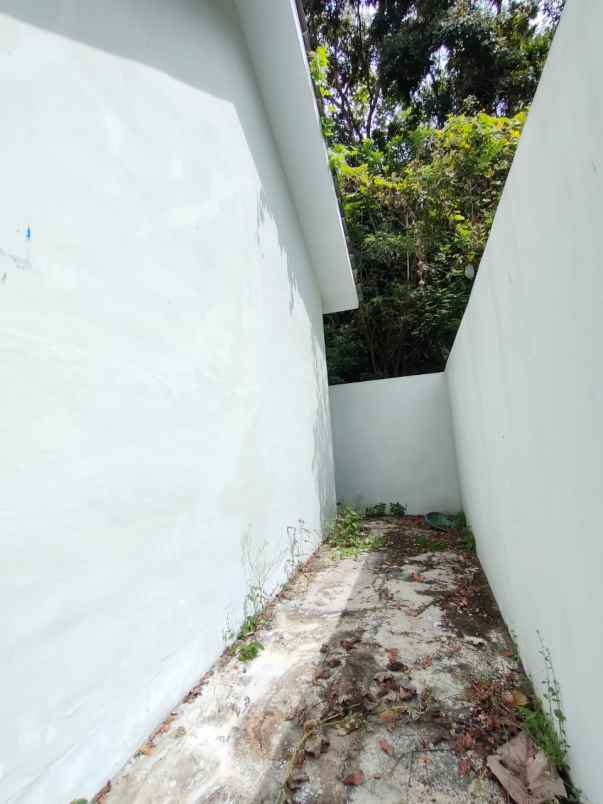 dijual rumah donotirto