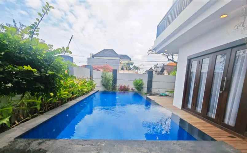 dijual rumah gatot subroto barat