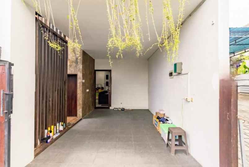 dijual rumah gatot subroto barat