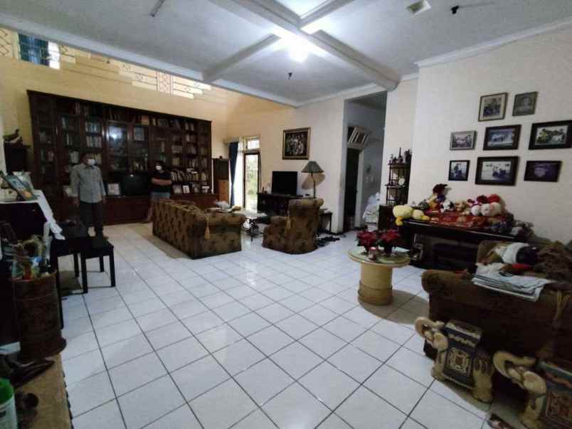 dijual rumah gayung kebonsari