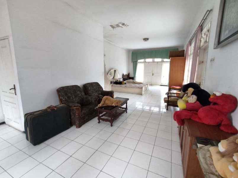 dijual rumah gayung kebonsari