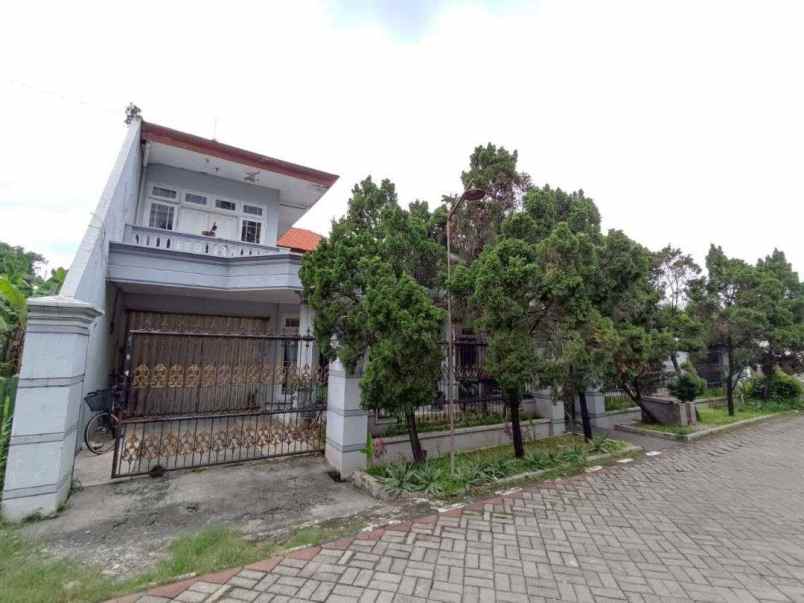 dijual rumah gayung kebonsari