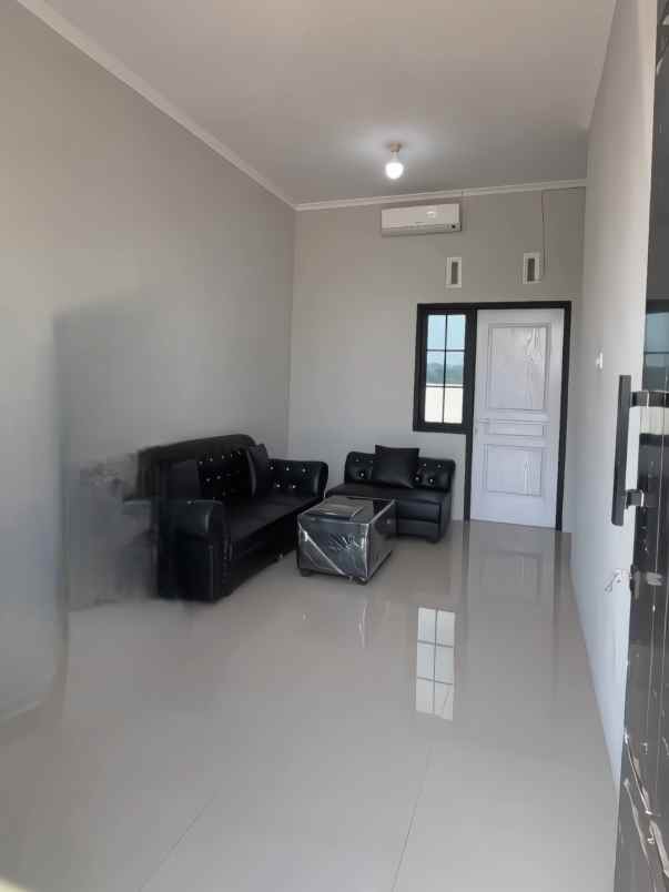 dijual rumah gedawang