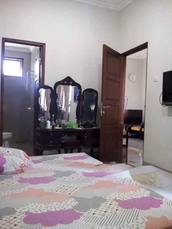 dijual rumah gedongkuning