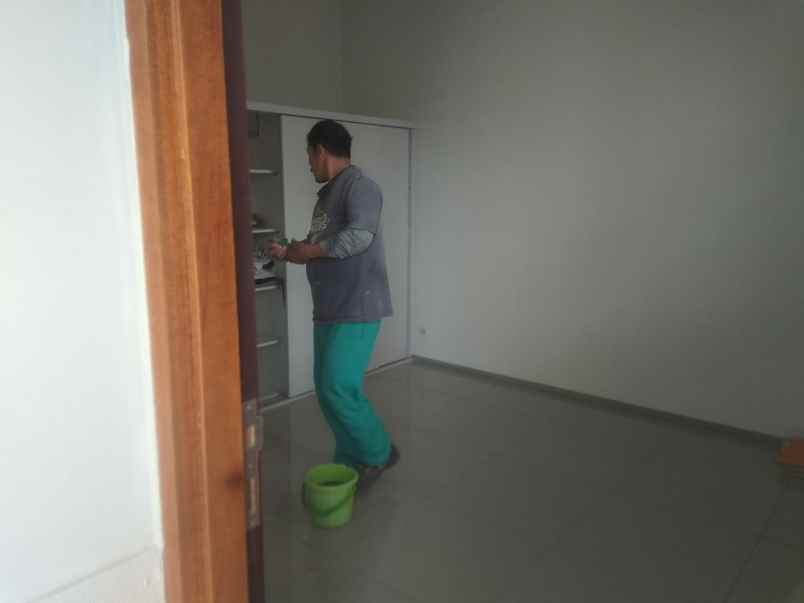 dijual rumah grade serta duta