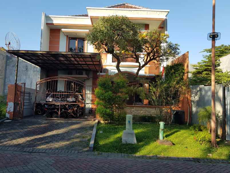 dijual rumah graha family babatan kec