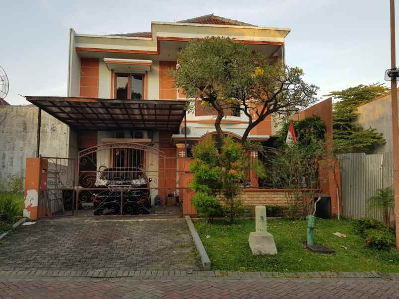 dijual rumah graha family babatan kec