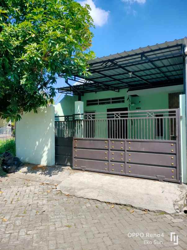 dijual rumah graha kebraon mas