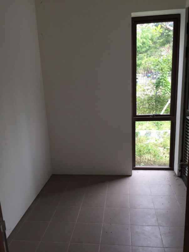 dijual rumah graha natura