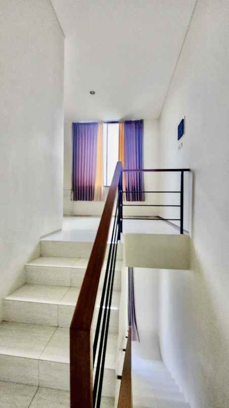 dijual rumah graha natura intiland