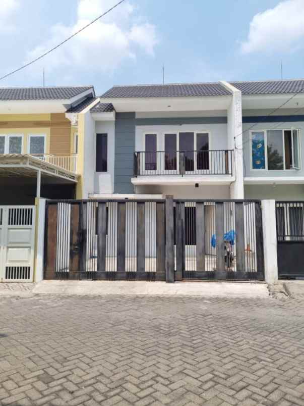 dijual rumah green mansion regency