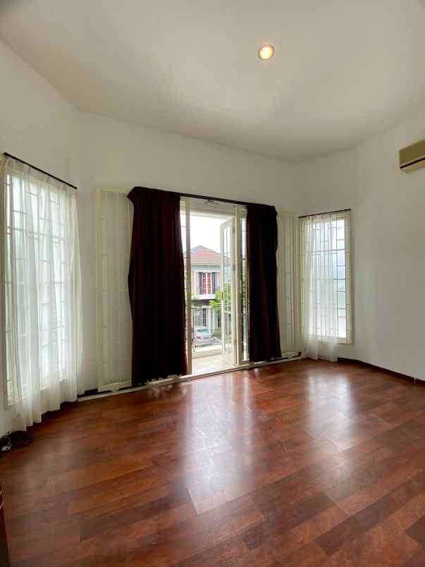 dijual rumah green orchid residence