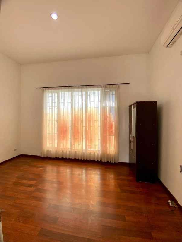 dijual rumah green orchid residence