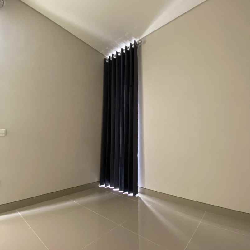 dijual rumah greenlake citraland