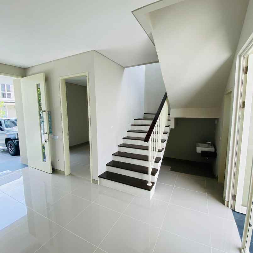 dijual rumah greenlake citraland