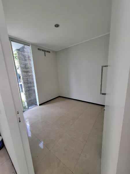 dijual rumah greenwood citraland