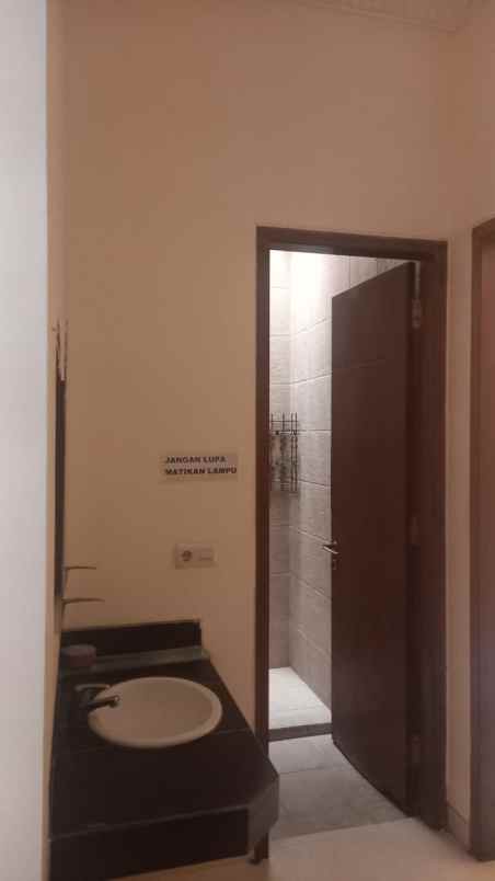 dijual rumah griya asri pakuwon city