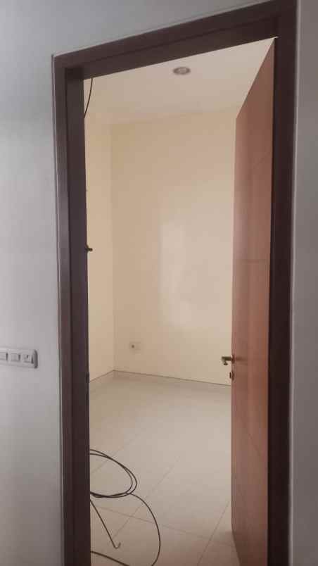 dijual rumah griya asri pakuwon city