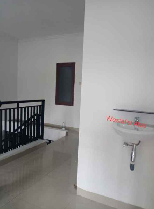 dijual rumah harapan indah 2 cluster aralia