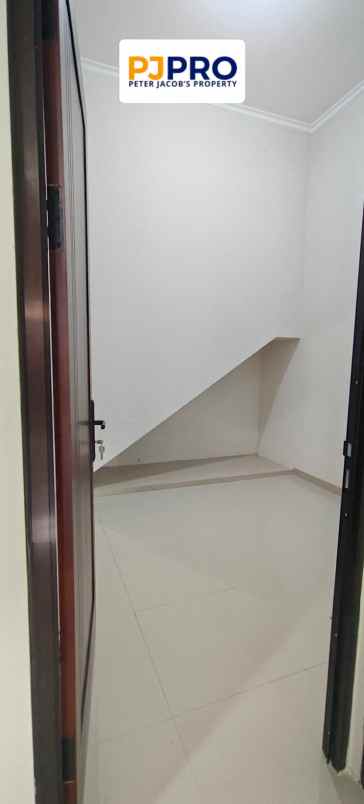 dijual rumah harapan indah