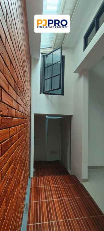 dijual rumah harapan indah