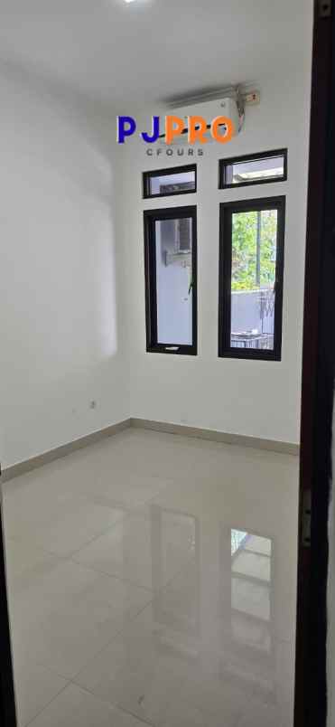 dijual rumah harapan indah cluster aralia