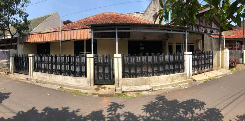 dijual rumah hitung tanah komplek guruminda