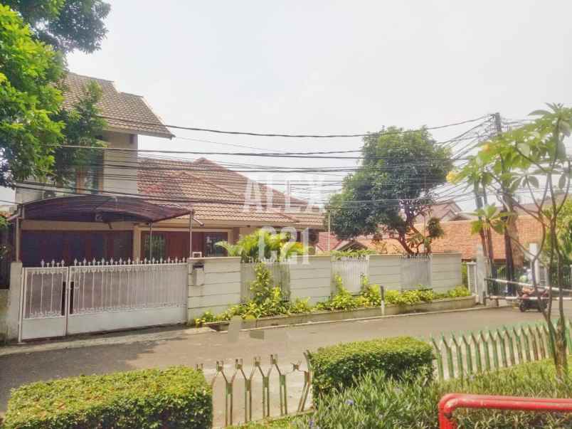 dijual rumah hook jati padang jakarta selatan