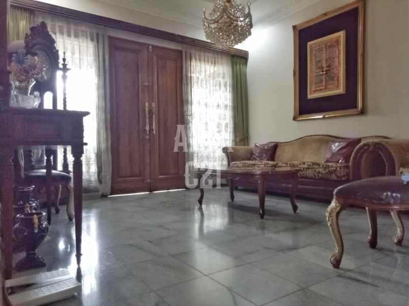 dijual rumah hook jati padang jakarta selatan