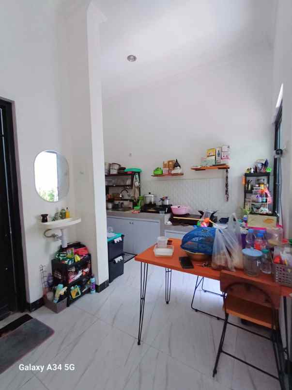 dijual rumah jajar laweyan surakarta