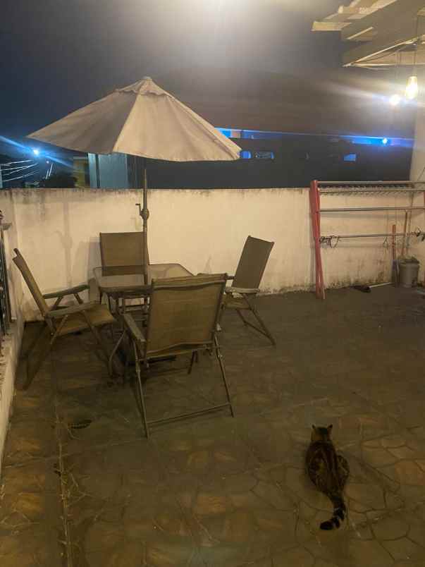 dijual rumah jalan betet raya komplek