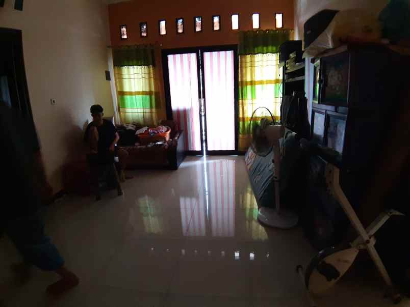 dijual rumah jalan bunga ii meruya