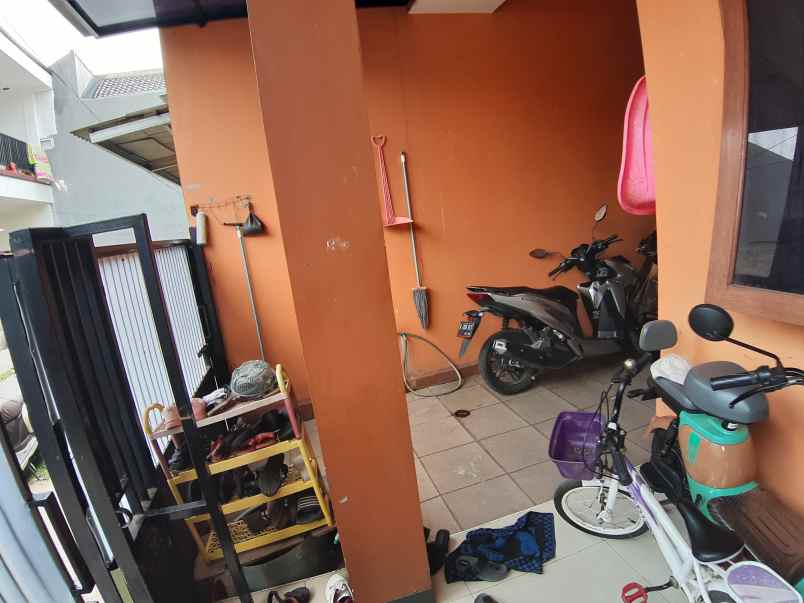 dijual rumah jalan bunga ii meruya