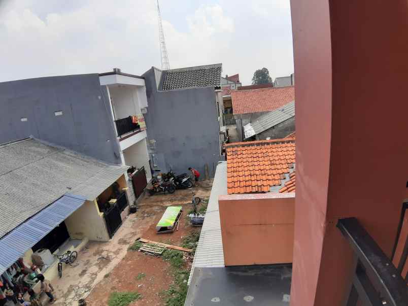 dijual rumah jalan bunga ii meruya