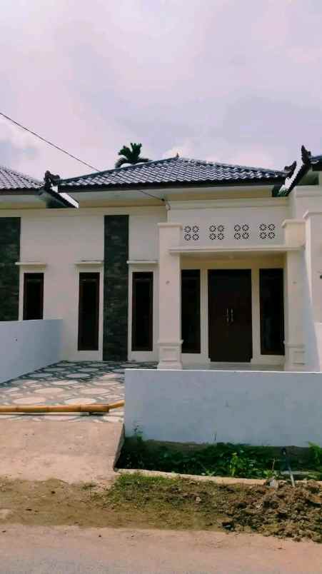 dijual rumah jalan gatot subroto di