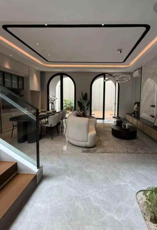 dijual rumah jalan graha famili