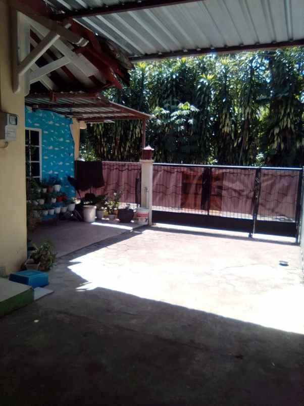 dijual rumah jalan kaliurang besi