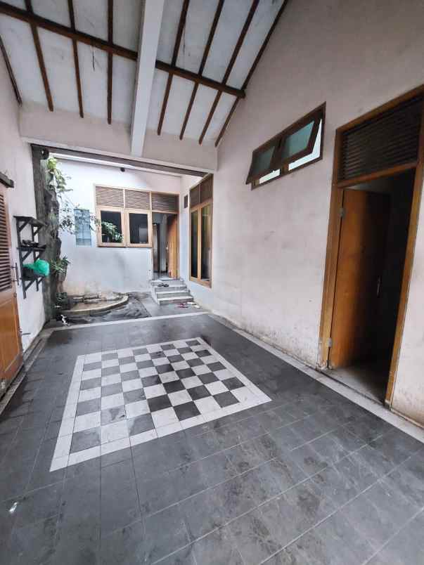 dijual rumah jalan kemiri beji kota depok