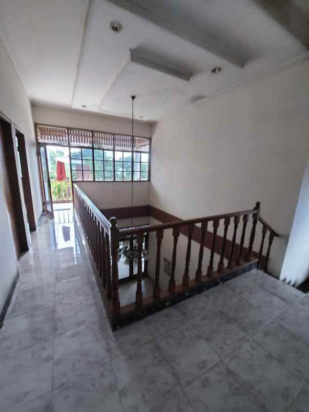 dijual rumah jalan kemiri beji kota depok