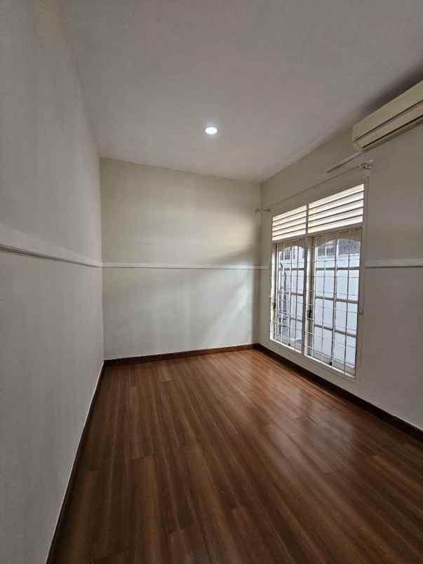 dijual rumah jalan mampang prapatan viii