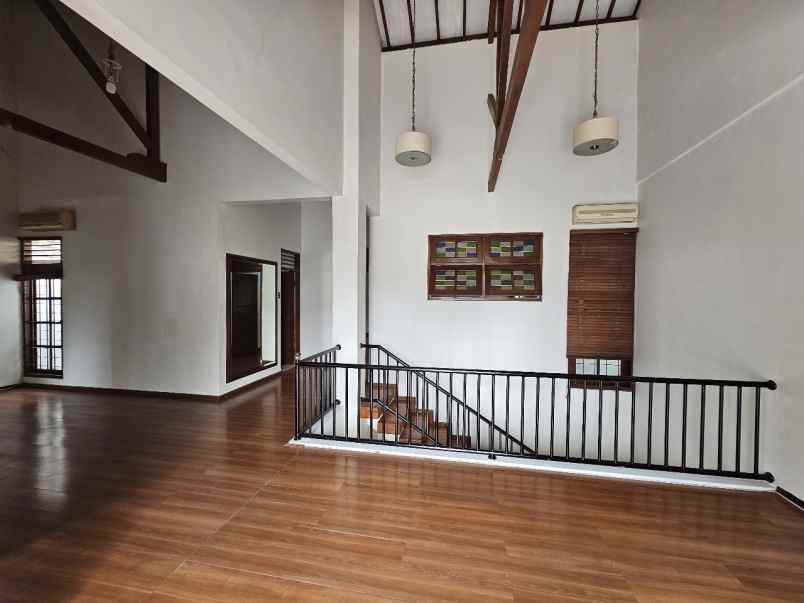 dijual rumah jalan mampang prapatan viii